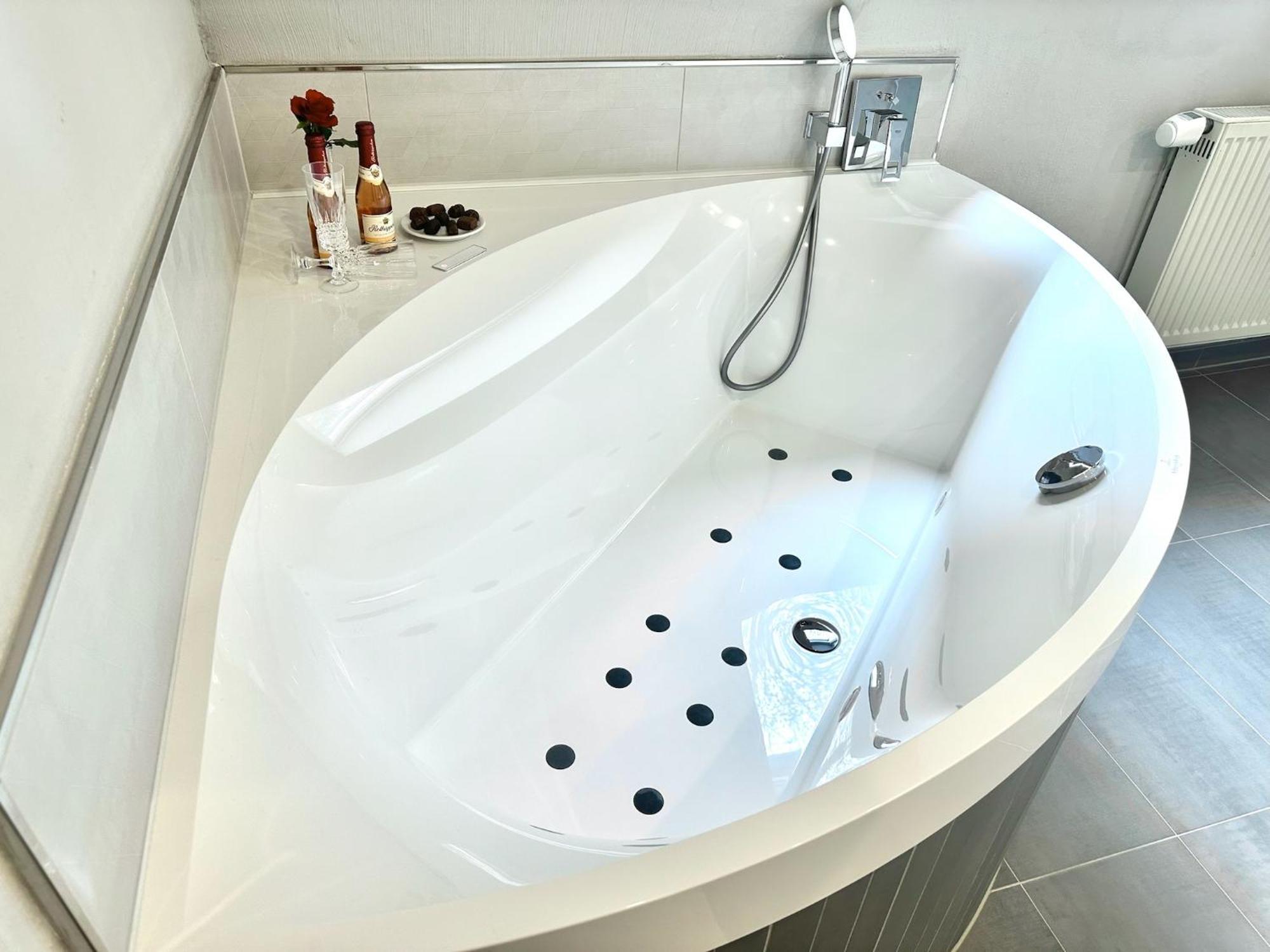 65Qm Luxus Apartment Mit Whirlpool Saarbruecken Uni Naehe Exterior photo