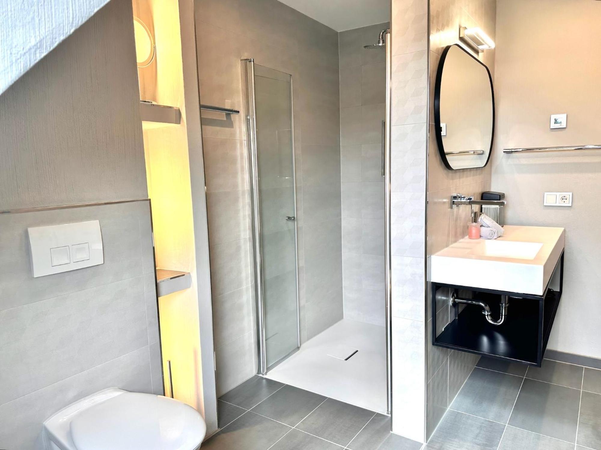 65Qm Luxus Apartment Mit Whirlpool Saarbruecken Uni Naehe Exterior photo